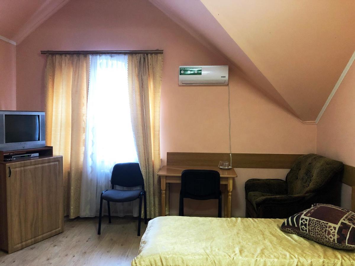 Comfort Hotel Chervonograd Экстерьер фото